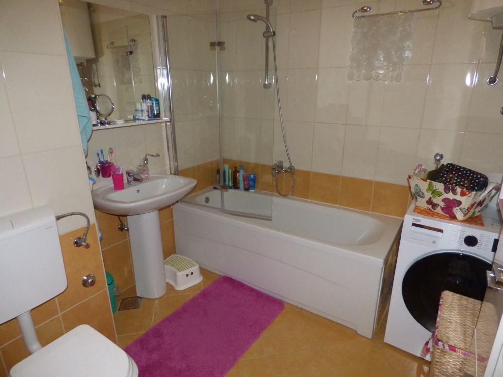 Kúpeľňa apartmánu A1493 v Chorvátsku - Panorama Skauting.