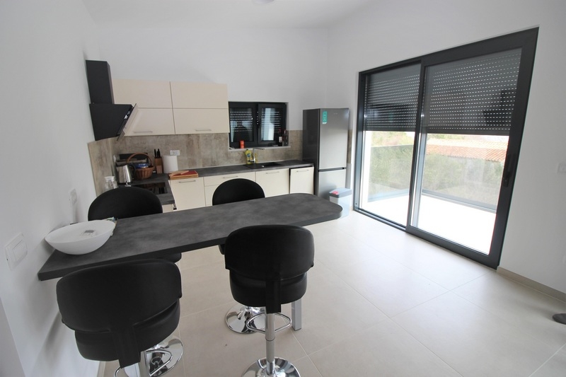 Kuchyňa a jedáleň (bar).