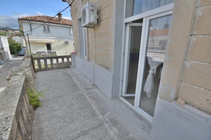 Terasa bytu A2149 po kompletnej rekonštrukcii.