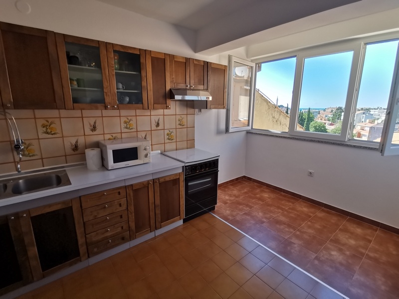 Byt s terasou na predaj v meste Rovinj, Istria.