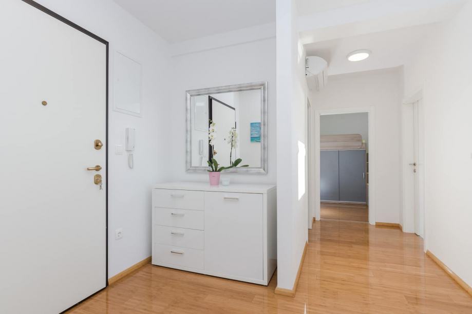 Vstupný priestor a šatňa.