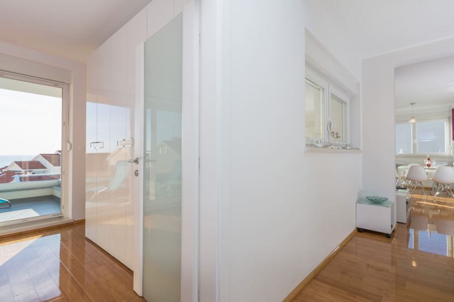 Dojmy z interiéru bytu A2195, Novalja, Chorvátsko.