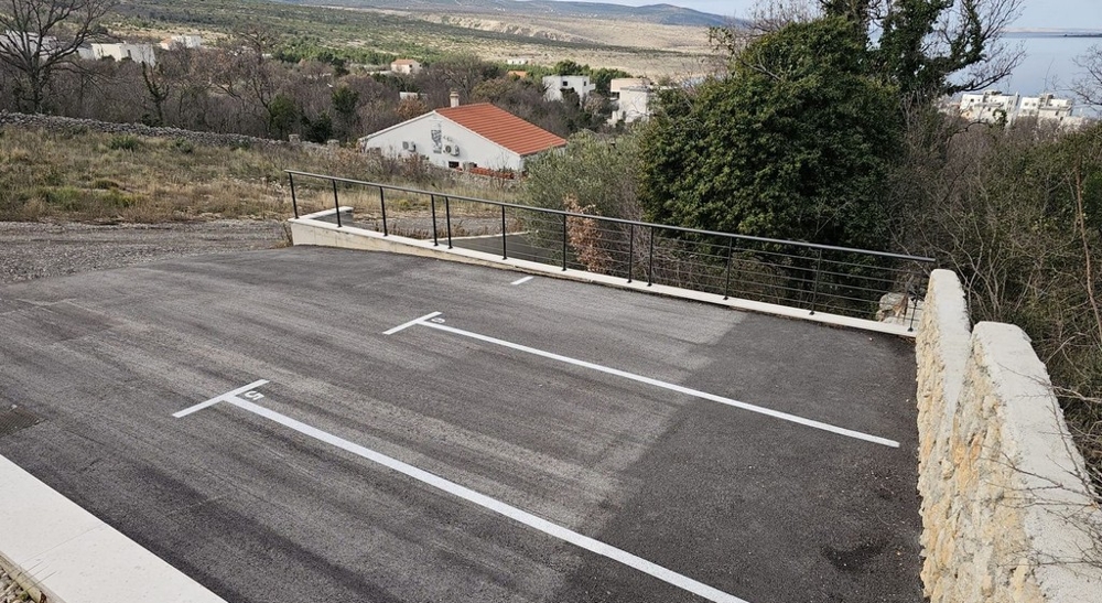 Zadná strana: 3D vizualizácia.