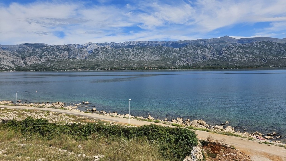 Nehnuteľnosť sa nachádza priamo na pláži.