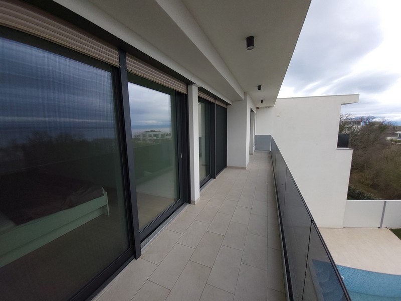 Terasa objektu A2417, ktorý je na predaj v Chorvátsku v regióne Ostrov Krk - Panorama Scouting.