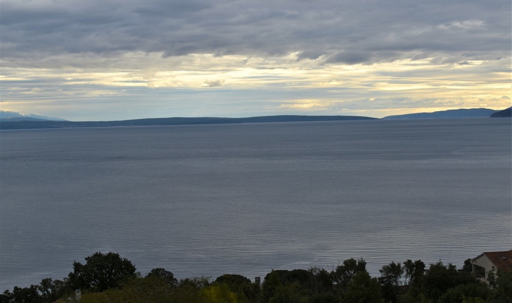 Terasa s výhľadom na more nehnuteľnosti A2695, ktorá je na predaj v Chorvátsku v regióne Opatija - Panorama Scouting.