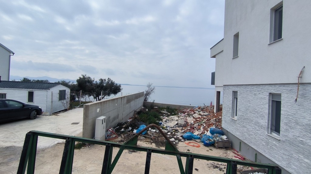 Výhľad na more z prízemia.