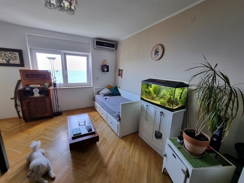 Posteľ v spálni objektu A2775.