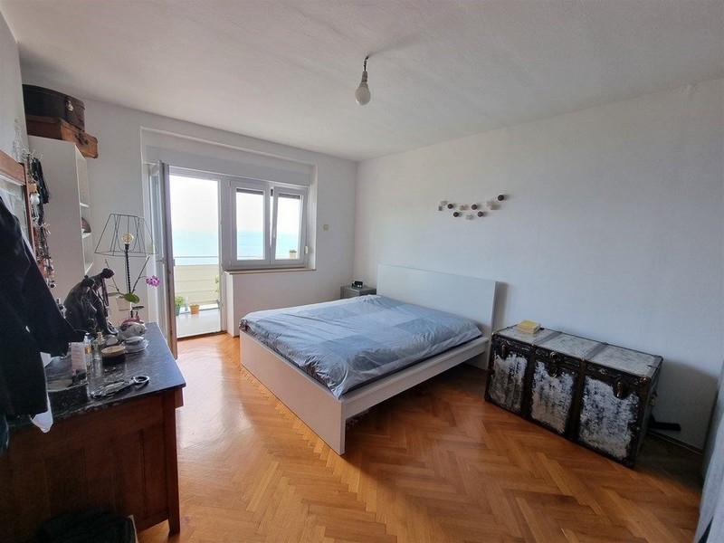 Spálňa s prístupom na balkón.