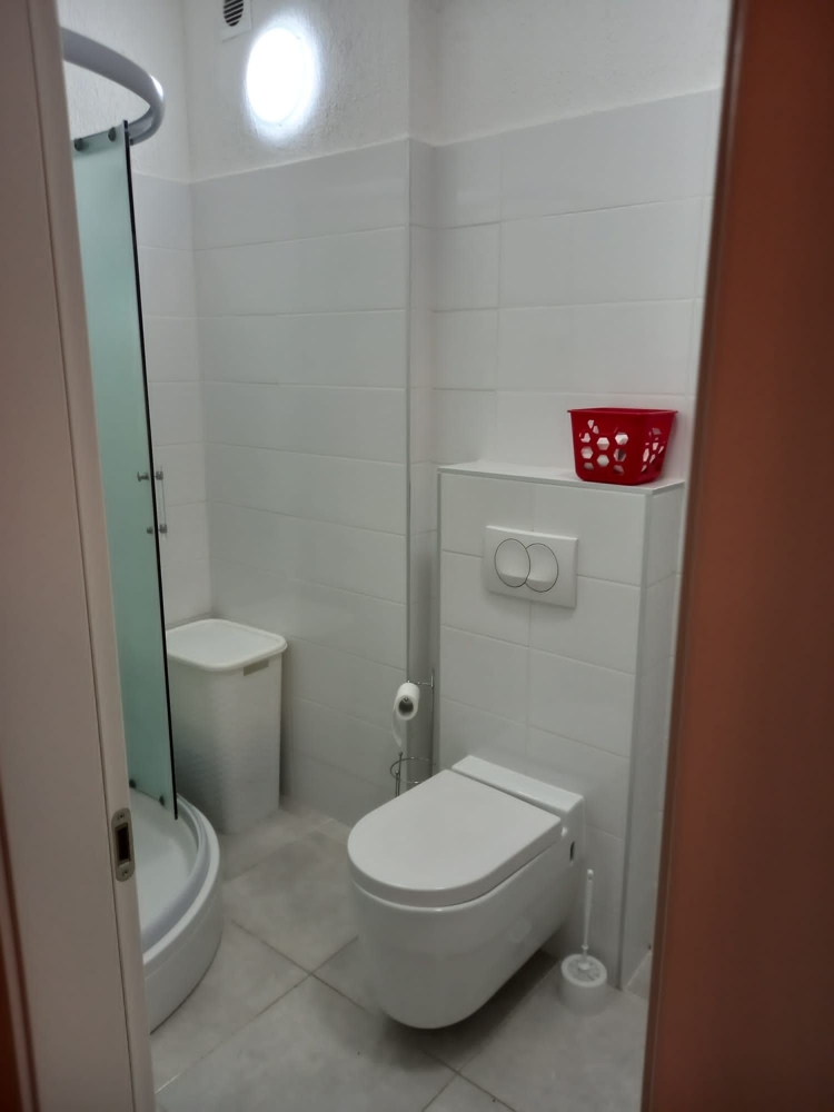 Pohľad do kúpeľne.