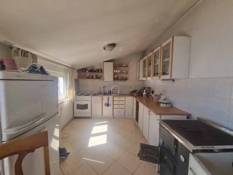 Kuchyňa a jedáleň apartmánu A2799, Chorvátsko.