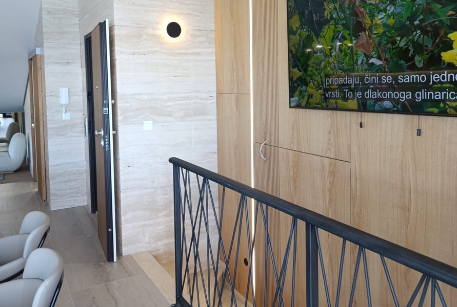 Terasa a výhľad do interiéru.