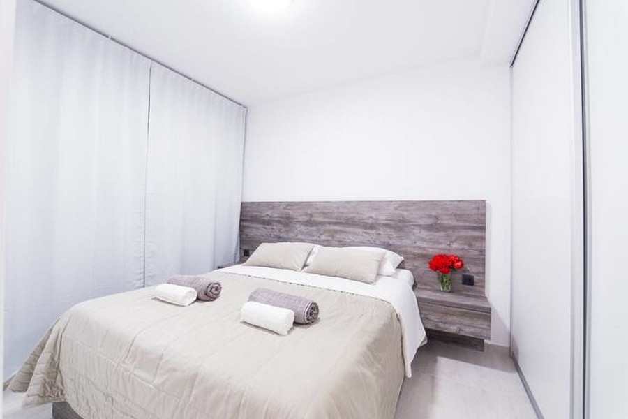 Spálňa s manželskou posteľou.