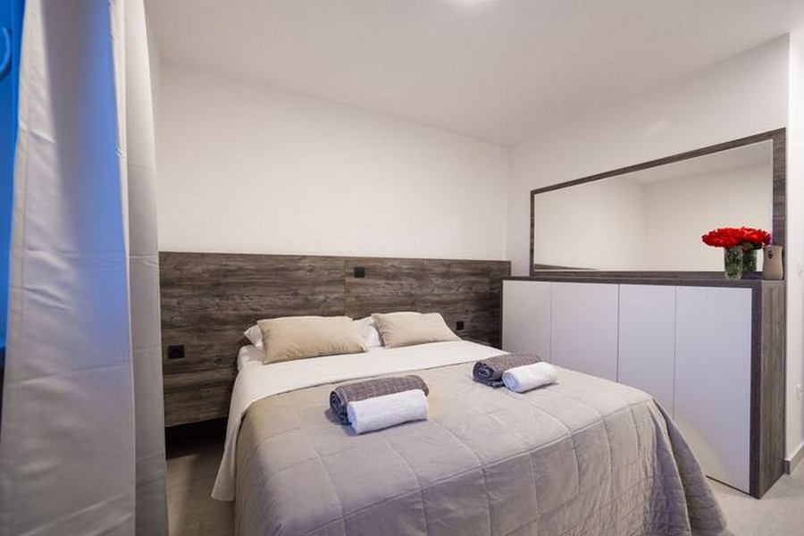 Manželská posteľ.