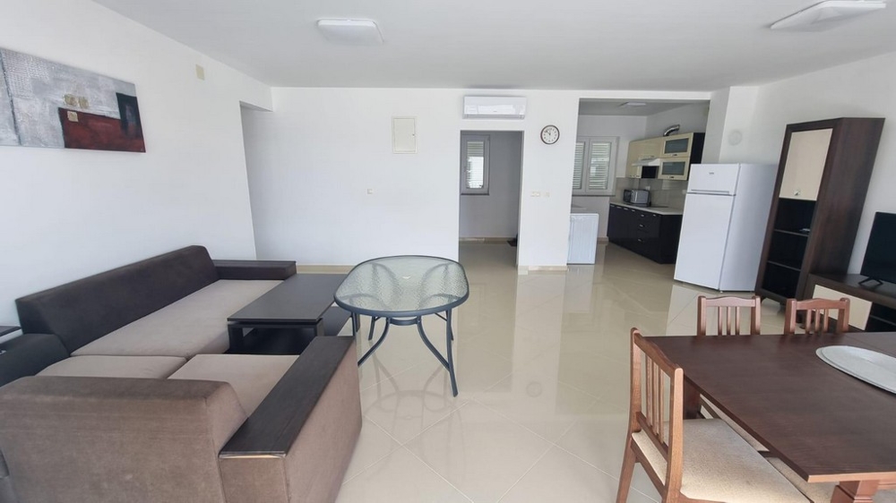 Klimatizovaná obývačka s nábytkom (čiastočne).