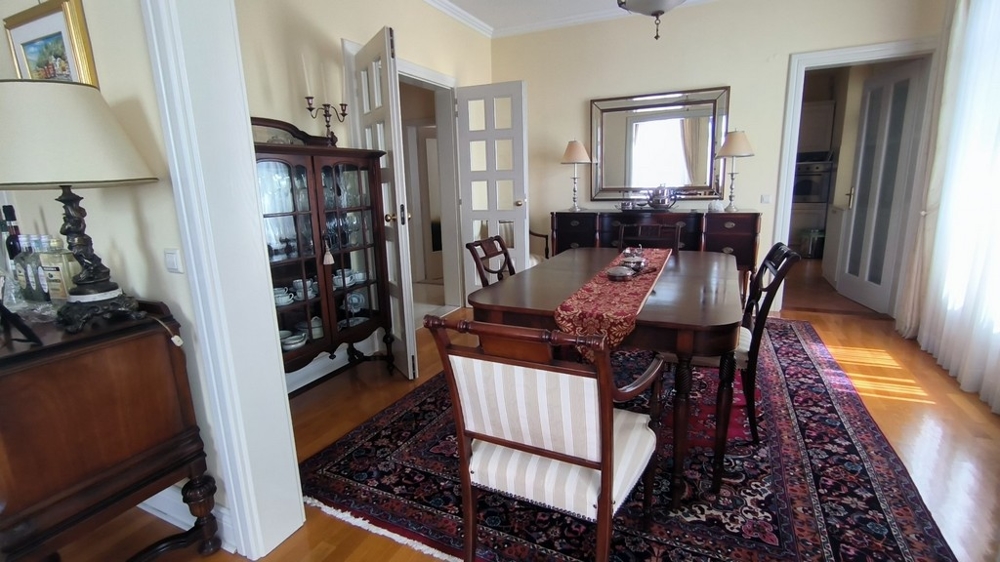 Jedálenský stôl apartmánu A2860 v Zadare, Chorvátsko.