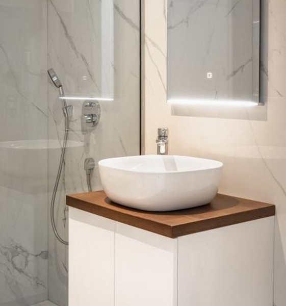 Vysoko kvalitná kúpeľňa so sprchovacím kútom