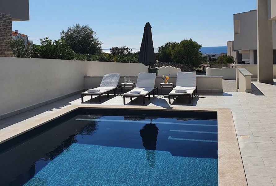 Elegantný apartmán s terasou a bazénom na Pagu - A2970 - Panorama Scouting