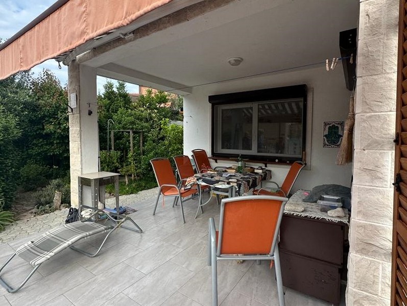 Terasa na prízemí objektu A2998 v Chorvátsku - Panorama Skauting.