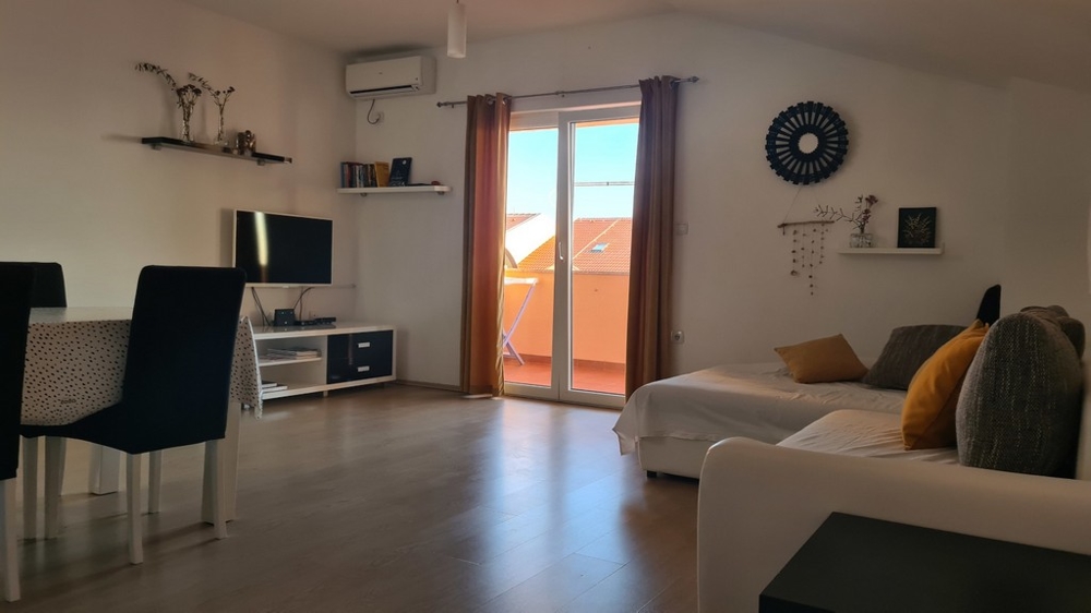 Klimatizovaná obytná časť apartmánu A3004 v Chorvátsku.