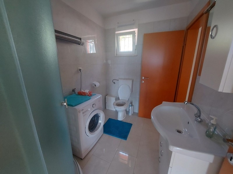 Kúpeľňa so sprchovacím kútom