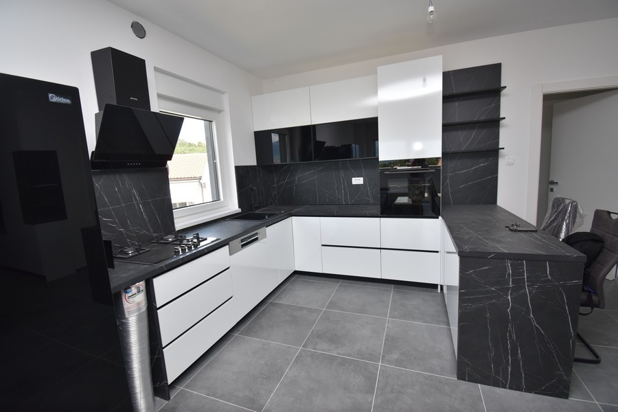 Moderná kuchyňa nehnuteľnosti A3014, Chorvátsko.