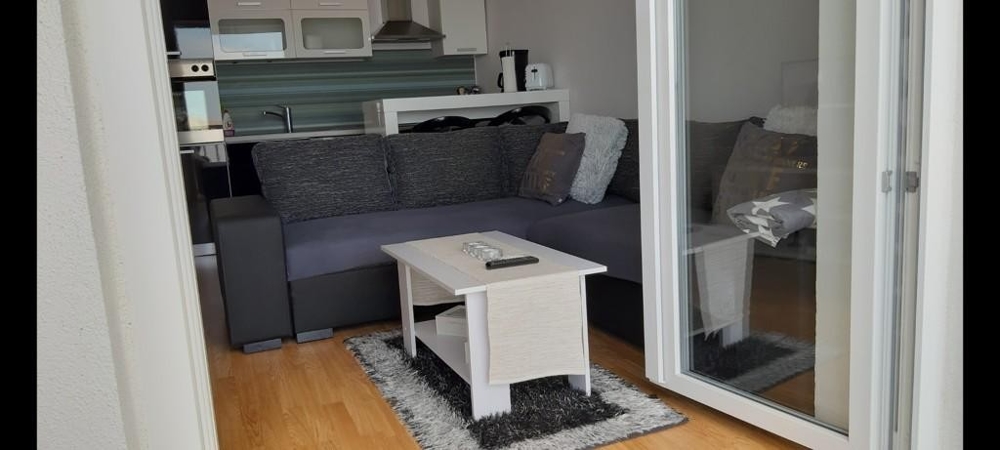 Obývacia izba - prevzatá z terasy nehnuteľnosti.