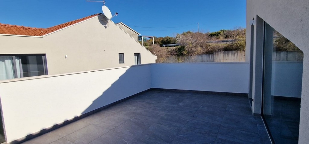 Veľká terasa apartmánu A3058 v Chorvátsku v Sutivan.