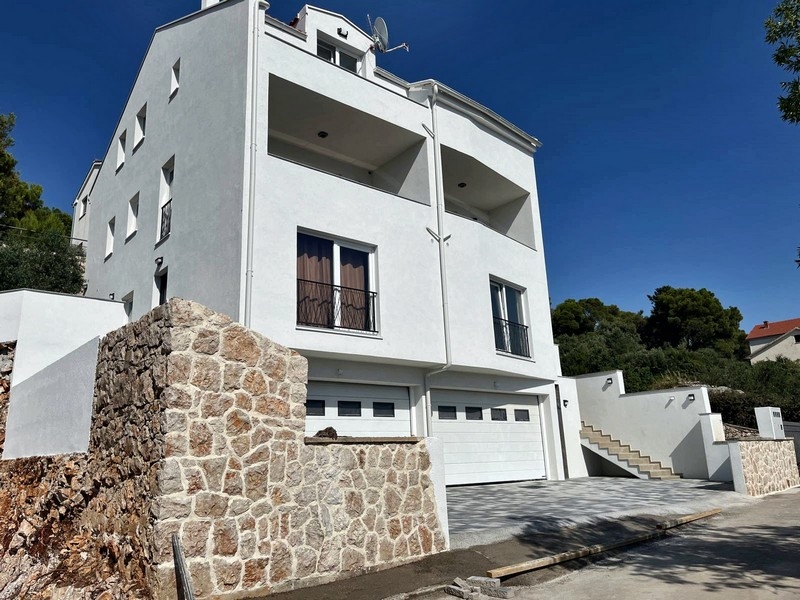 Novopostavený apartmán v Tisno s výhľadom na more, atraktívne nehnuteľnosti v Chorvátsku