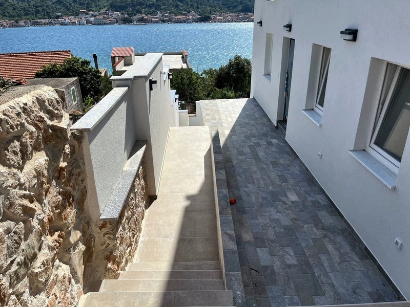 Výhľad na more z bytu A3192 v Chorvátsku na predaj.