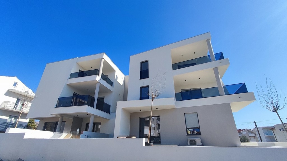 Mestská obytná štvrť s výhľadom na Jadranské more