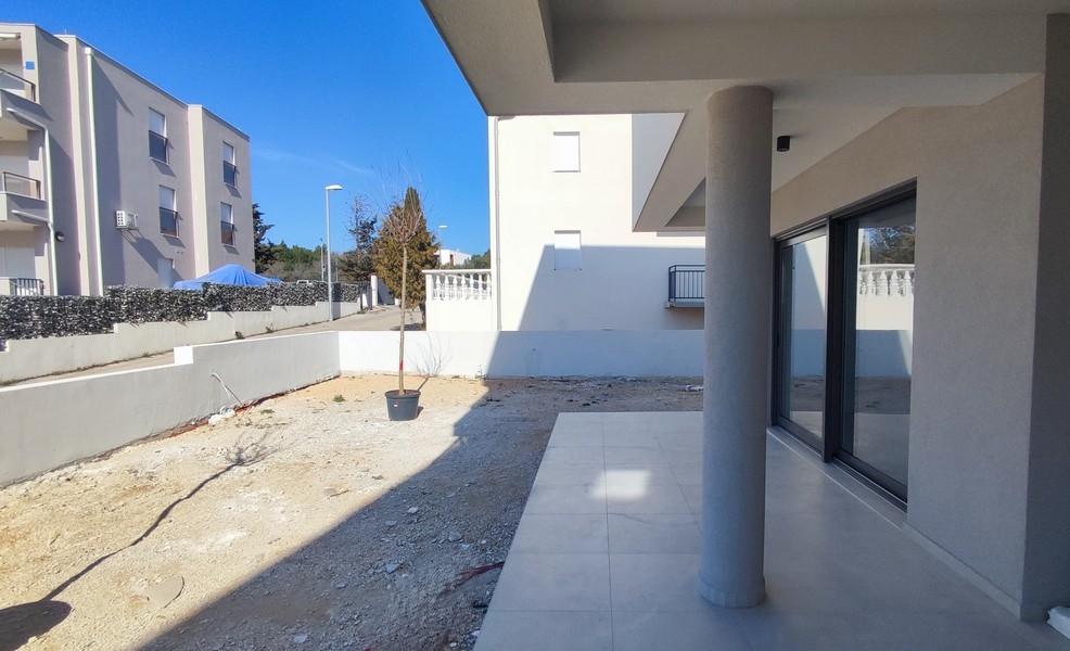 Stavenisko obytného domu s výhľadom na more v Chorvátsku