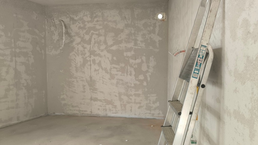 Nedokončený interiér bytu, potenciál na nehnuteľnosti v Chorvátsku