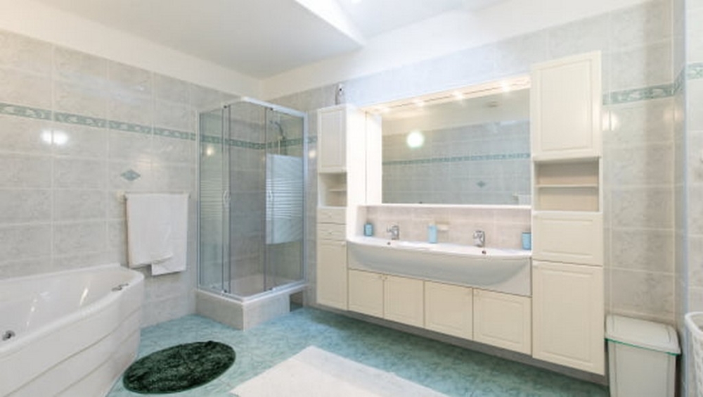 Nehnuteľnosti Chorvátsko, Baška, Ostrov Krk Predám byt, kúpeľňa so sprchovacím kútom a vaňou