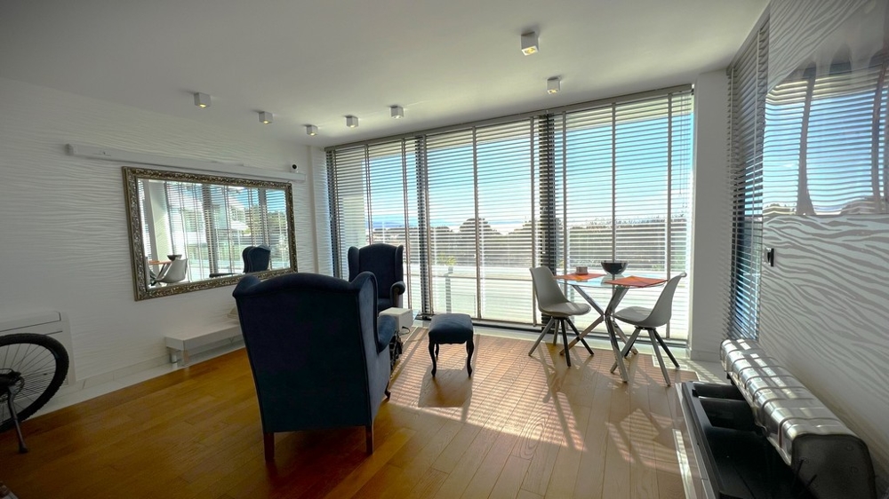 Nehnuteľnosti Chorvátsko, Mesto Krk, Ostrov Krk Predám byt - obývačka