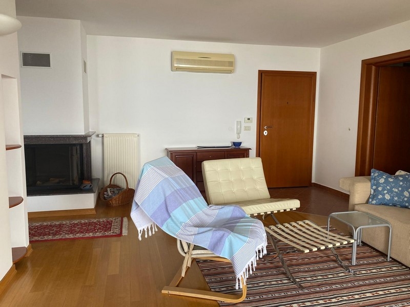 Priestranná obývacia izba s pohodlným zariadením v nehnuteľnosti Chorvátsko, Opatija.