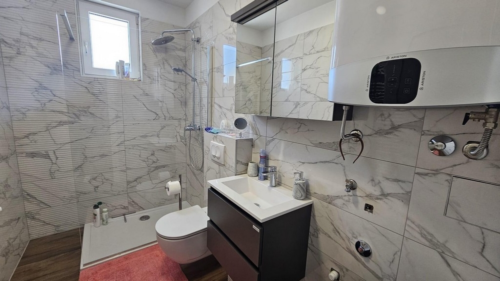 Moderná kúpeľňa.