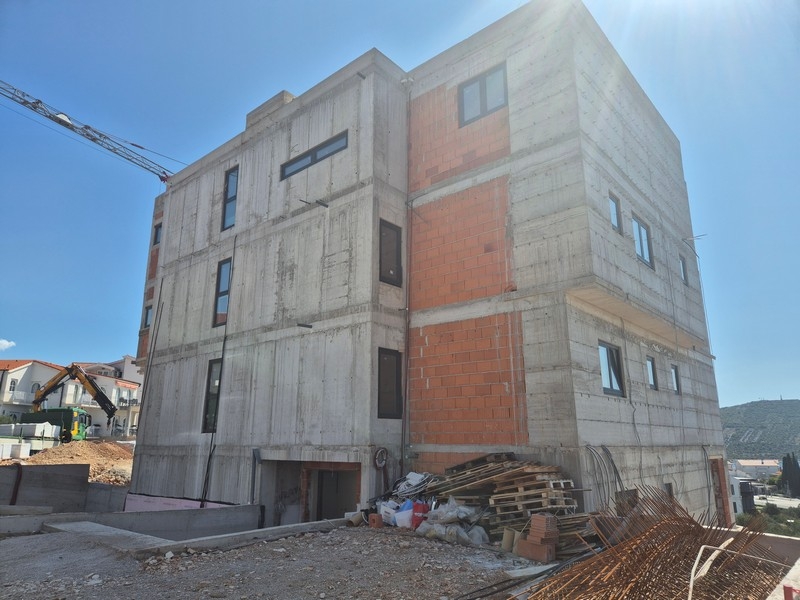 Balkóny s vlastným bazénom v moderných apartmánoch na predaj v Primoštene, Dalmácia