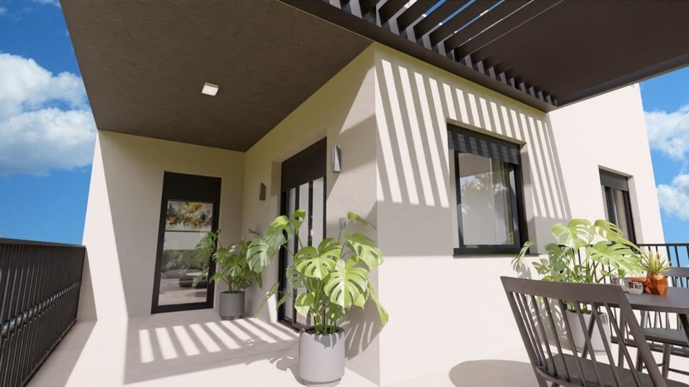 Z bytu je prístupný krytý balkón s rastlinami a posedením.