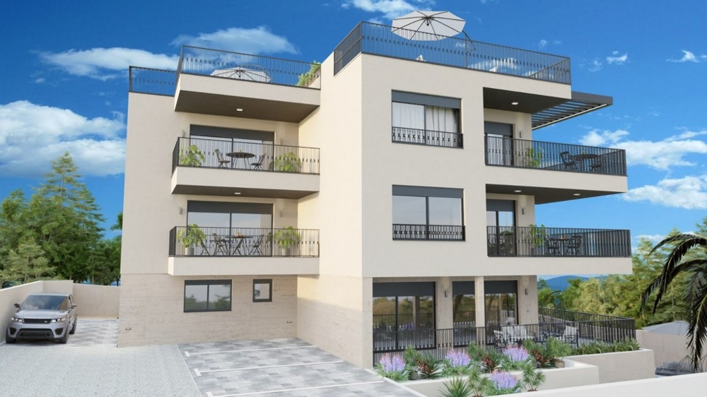 Vonkajší pohľad na nový bytový dom s niekoľkými balkónmi a strešnými terasami.