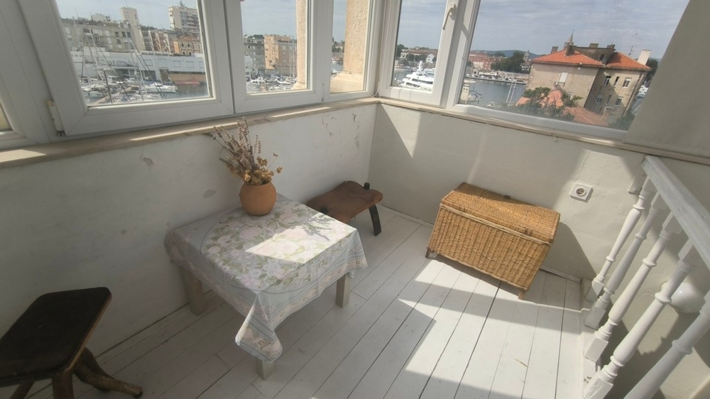 Horné poschodie veže je presklené a ponúka krásne výhľady.