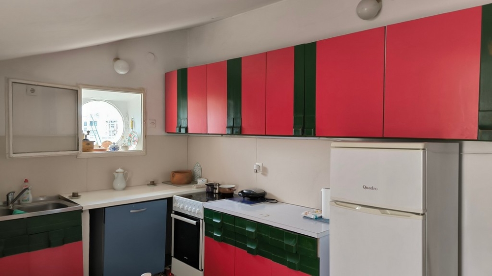 Ďalší pohľad do funkčnej kuchyne.