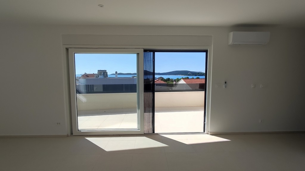 Obytná plocha v stave škrupiny.