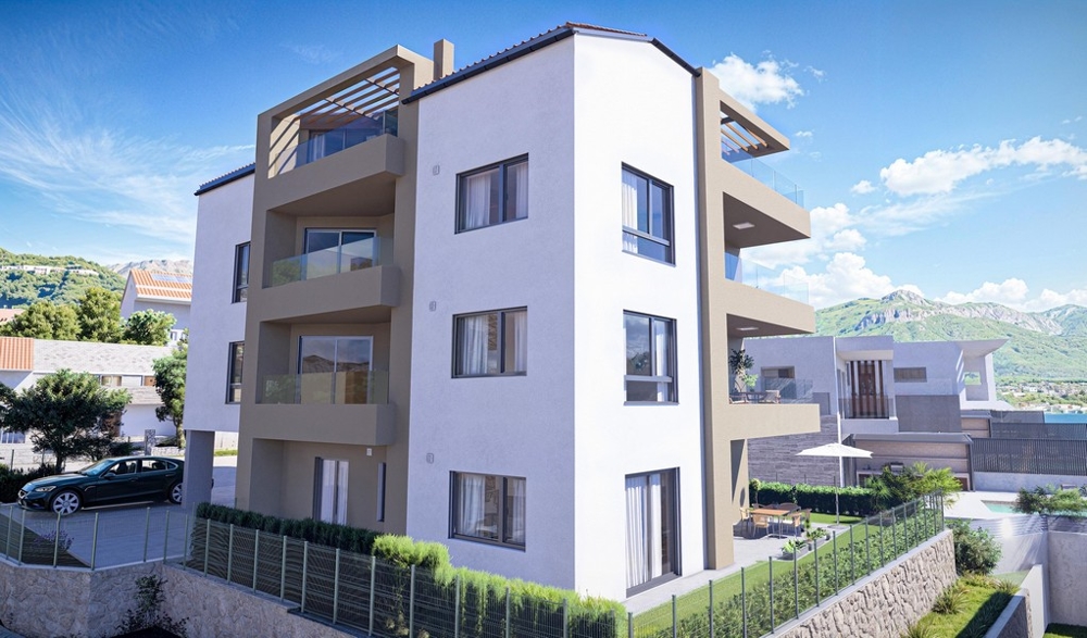 Výhľad z balkóna s výhľadom na more a na susedné biele domy s červenými strechami. Panorama scouting, kúpa bytu v Chorvátsku