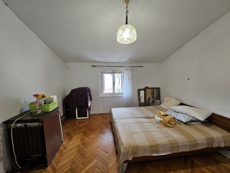 Spálňa nehnuteľnosti A3374 v Chorvátsku.