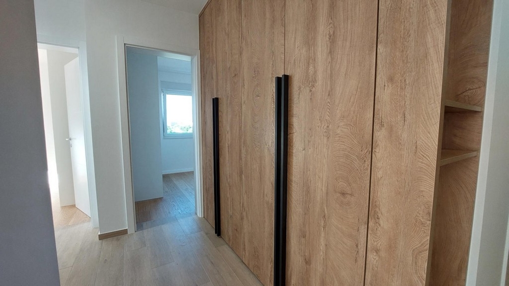 Pohľad na vstavané skrine nehnuteľnosti A3381.