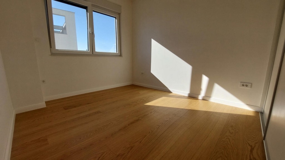 Svetlá spálňa alebo detská izba.