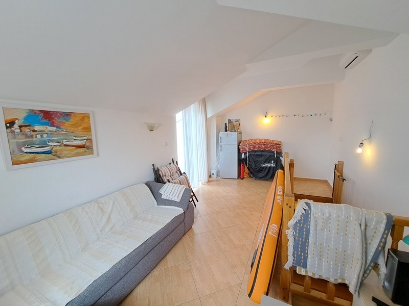 Klimatizovaná galéria/priestor na spanie.