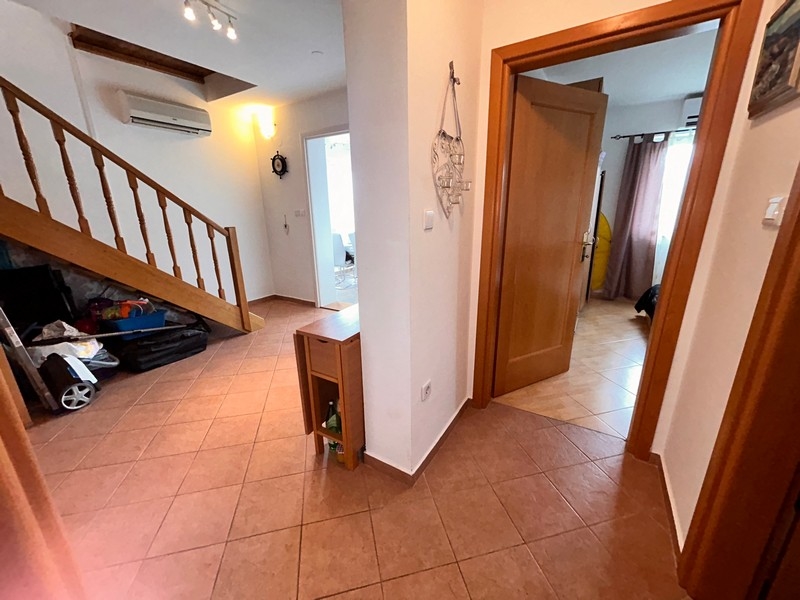 Chodba a vstupný priestor a klimatizácia.