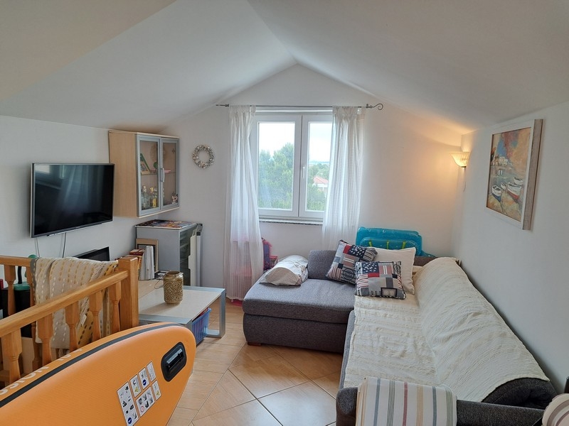 Priestor na spanie/galéria na hornom poschodí apartmánu.